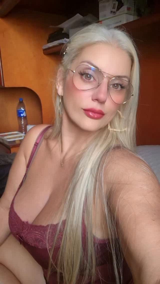 #bomdia #feriado #undiamaravilloso #na minha #cama 🥰 by @lucianaernega