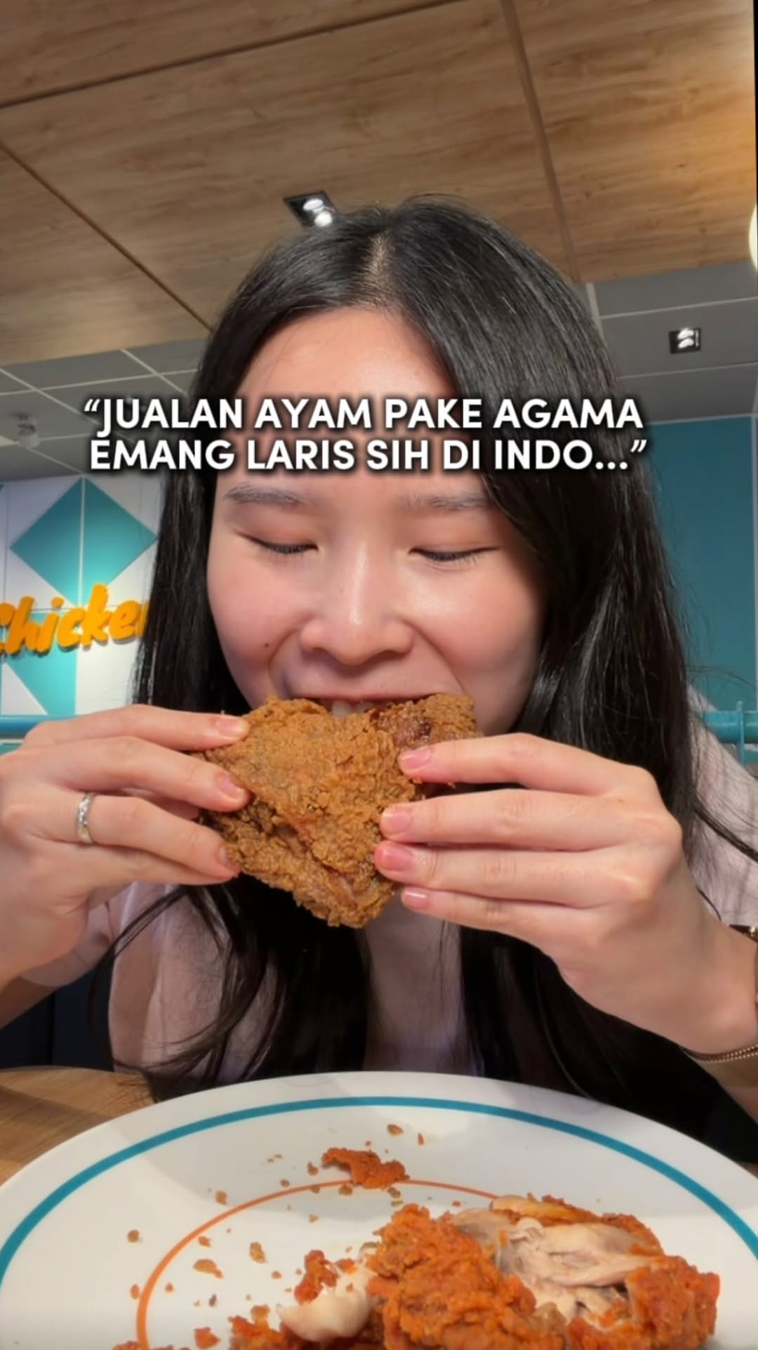 Ga expect ternyata ayam goreng spicy sama nasi mandhi nya MANTEP!! Jadi merasa bersalah udah underestimate 😅 Mereka juga baru buka cabang di Blok M Square. Letaknya di seberang Filosofi Kopi ya.
📍 Mecca Fried Chicken @meccafriedchicken.id 
Blok M Square, Jakarta Selatan
#kuliner #kulinerjakarta #kulinerjaksel #kulinerblokm #meccafriedchicken