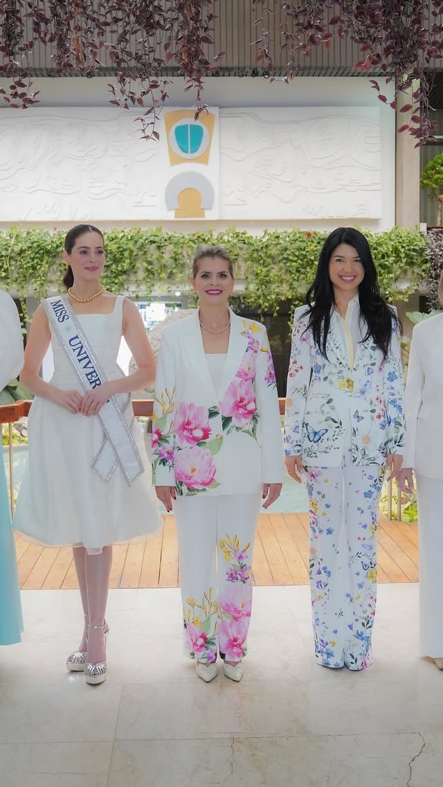Hoy recibí la visita de Miss Universo y Miss Universo Costa Rica, con quienes tuve una conversación amena. 

@missuniverse.cr @missuniverse