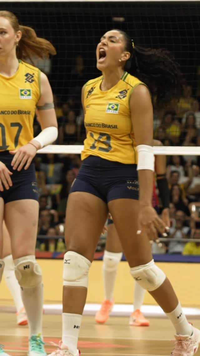 Tirando a paz da defesa adversária! 💥

21 pontos no primeiro jogo! 20 pontos no segundo! A Tainara começou a Liga das Nações com tudo! 💪💪

Contra a República Dominicana, a oposta foi a maior pontuadora da vitória por 3 sets a 1.

Fruto de trabalho e muita paz! 😌

#voleibrasil #volei #seleçãofeminina #LigaDasNações #VNL
