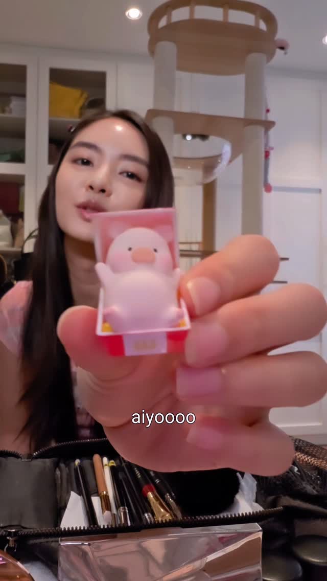 Luckiest unboxing ever 😛& did you call me a pig @kimxbby__ 🐷 by @chantalleng
