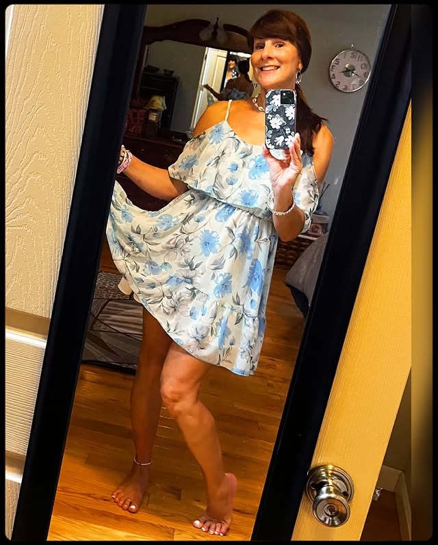 💙When life gives you lemons, 🍋 make some sweet lemonade!

💙Life will certainly throw you some unexpected curve balls! It’s how you navigate the catch that really matters!

💙Living in faith over fear has helped me through some dark moments!

💙Waking up each morning with a grateful heart helps me weather life’s storms!

💙Always remember that even on the cloudiest of days, the sun will shine again!

🥰Wishing you all a beautiful day ahead!
💙Enjoy the moments!

👗💙Fashion Fun Fact👗💙
🌻It’s finally becoming sundress season here in Rhode Island! I love a flowy sundress! 
💙This is one of my favorite styles! Easy breezy & cute!

#sundress #faithoverfear #legsout  #barefootstyle #whitetoes
