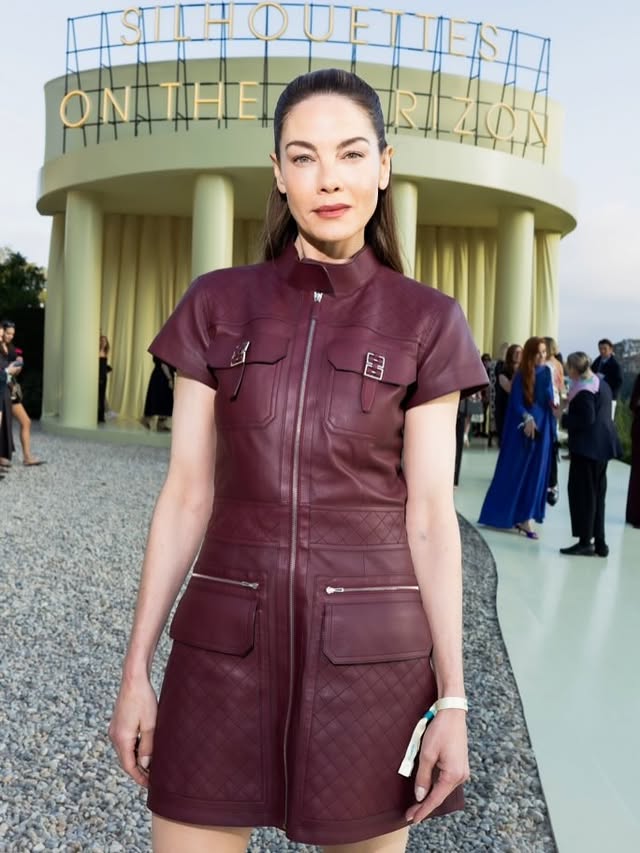 A beautiful Los Angeles evening celebrating @hermes Women’s fall-winter 2026, the second chapter collection created by Nadège Vanhée. 
And it was absolute perfection. ✨

Styled: @karlawelchstylist 
Makeup: @sarahuslan 
Hair: @bridgetbragerhair 
Photo: @jasonseanweiss