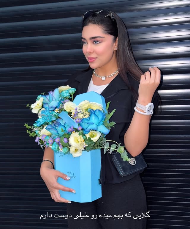 🫶🏻💙✨
.
.
.
.
#flowers #girl #blue