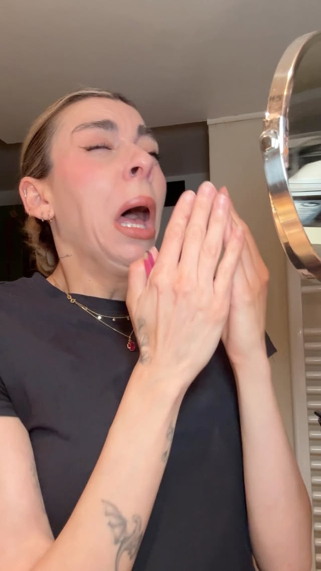 Yo cuando me depilo las cejas! Decidme que no soy la única a la que le pasa esto 😂 by @car.delorenzo