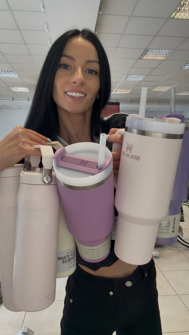 🔥 STANLEY OUTLET – KTÓRE ZNIKAJĄ SZYBCIEJ NIŻ KAWA Z KUBKA! 🔥Szukasz kultowego kubka Stanley w outletowej cenie? To idealny moment! 💚✅ Oryginalne produkty Stanley✅ Wyprzedażowe ceny✅ Limitowane ilości✅ Idealne na lato, podróże i codzienne wyzwaniaNie przepłacaj za jakość, która słynie z niezawodności. Złap swój ulubiony model, zanim zniknie z półek!Cena kubka z rączką do góry : 80 zł Cena klasycznego z rączką z boku : 100 zł ⏳ Kto pierwszy, ten pije taniej!📩 Napisz do nas lub sprawdź dostępne modele już teraz.#stanley #outlet #sklep #sport #skleponline by @ekama_outlet