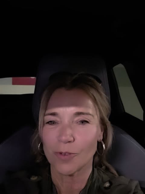 Nach dem Feet-Friday heute mal ein anderes Körperteil im Rampenlicht- meine Haare.
Wer kennt's, Frisur steht und sitz eigentlich und von einem auf den anderen Tag geht Nix mehr, also haartechnisch.
Was für ein Glück, wenn die Freundin dann an dich denkt, wenn spontan ein Termin frei wird ❣️
.
*Werbung wg Verlinkung unbezahlt *
@houseoforgaenic.berlin #Schauspielerin #Haare #haareschneiden #friseur #Hauptstadt ##berlin