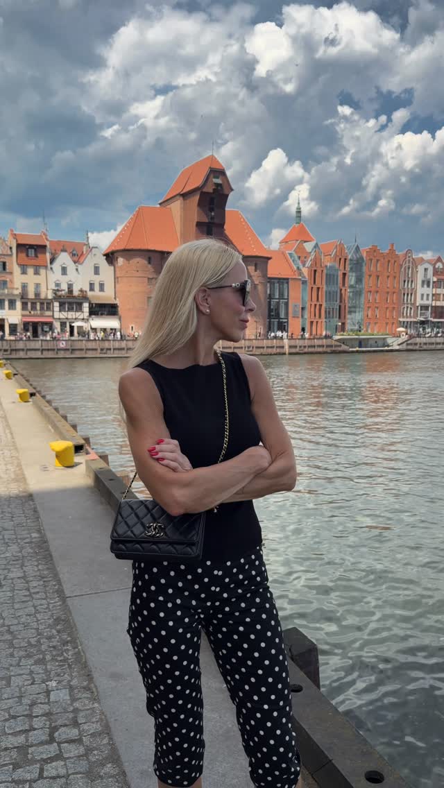 𝐈𝐧 𝐦𝐲 𝐝𝐨𝐭𝐬 𝐞𝐫𝐚…_________________Spodnie Capri @zara nr ref. 4661/446Top Mango outlet .Zara look - Zara outfit - spodenki Capri - kropki - nowości Zara - Zara Fashion .#newinzara #zaralook #capripants #dots #outfitinspo by @ew_ka1