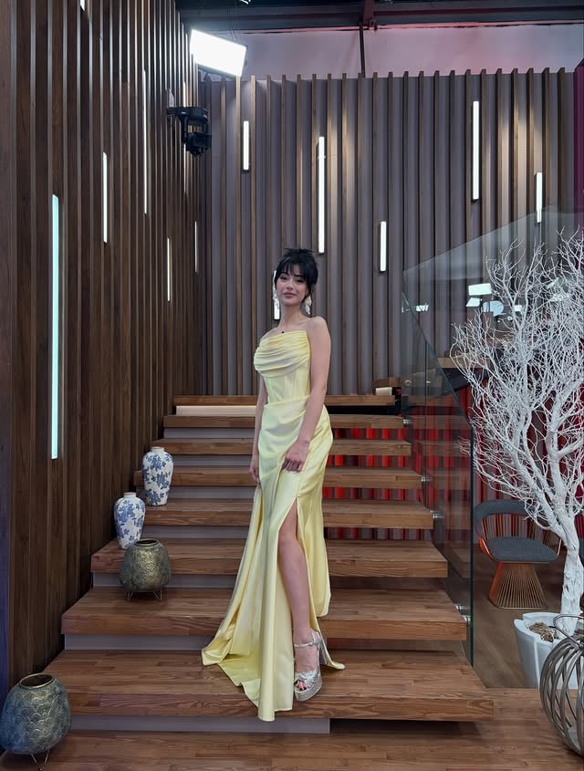 İlk gala anısı bırakıyorumm 💛

Elbise @maxragovana 
Stylist @buserdal 
Saç @aydinovundur 
Makyaj @mua.cagla
.
#aşkıngücü #kısmetseolur