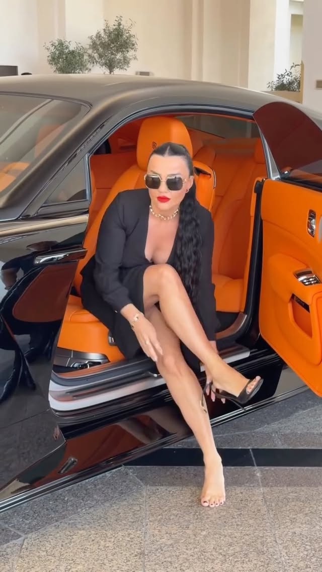 👸🏽 with Venuum Black 🖤 👠 

#fashion #fypシ❤️💞❤️ #bts #viralreeĺs #dubai