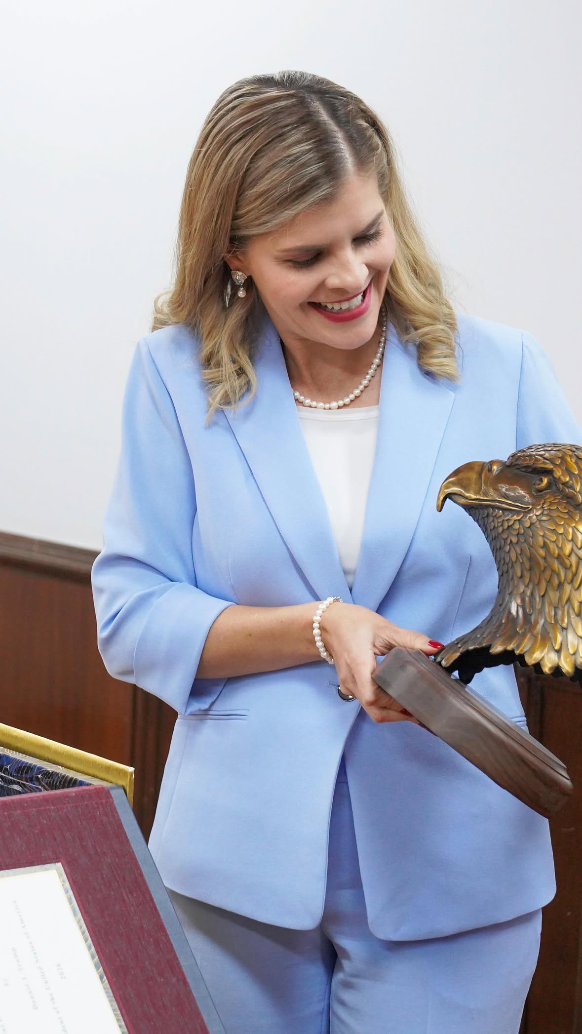 Recibo con gratitud este detalle enviado por el Presidente de Estados Unidos, Donald Trump. Un símbolo de la amistad y el respeto que une ambas naciones.