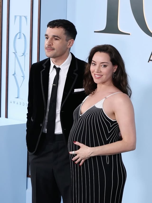 It’s Broadway, baby. The 79th annual #TonyAwards have arrived, bringing the year’s most talked-about performers to Radio City Music Hall. From ‘Death of a Salesman’ nominee #ChristopherAbbott hitting the red carpet with @plazadeaubrey, who is expecting the couple’s first child, to @ohmaryplay’s Cole Escola and Maya Rudolph (@princesstagram) linking up for laughs , swipe through for some of the red carpet highlights.
-
@gettyimages