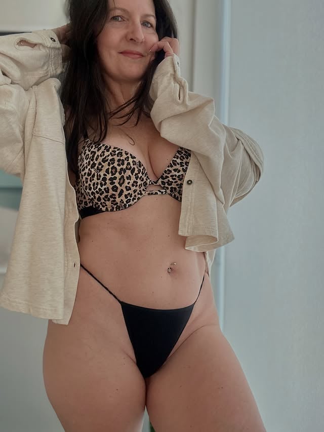 Hello Monday 🙂
I just love a fresh start.  Monday, is as good a time as any, to recalibrate and shed some old beliefs. 

#over50andfit #over50beauty