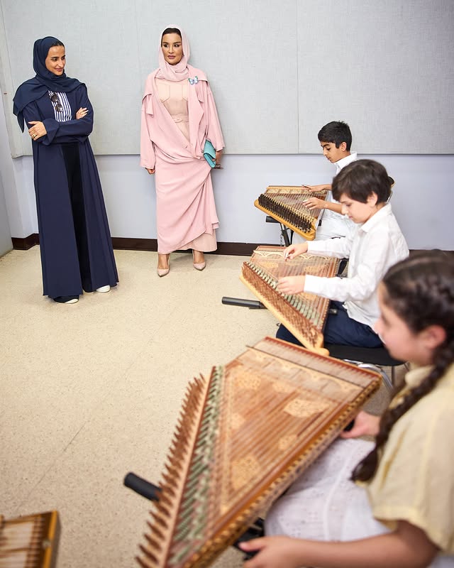 -
زرتُ اليوم أكاديمية قطر للموسيقى التي تسهم في صون التراث الثقافي من خلال تعليم الموسيقى المحلية والعربية التراثية بما يرسّخ جانباً أصيلاً من الهوية الثقافية، بالإضافة إلى الموسيقى الكلاسيكية الغربية بما يتيح الانفتاح على ثقافات أخرى.

I visited Qatar Music Academy today which contributes to preserving cultural heritage and identity by teaching local and classical Arabic music. It also teaches Western classical music fostering openness to other cultures.