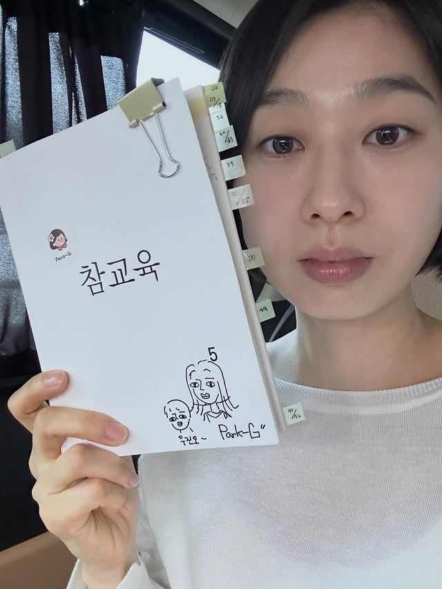 5화 우진어머니로 참여하였습니다.👩🏻
의미있는 이야기를 다루고 있는 작품이라
더 신중하게 작업에 임했습니다.
많은 관심부탁드려요-🙏🏻

#참교육 #teachyoualesson  #netflixkr 
#홍종찬감독님 #이남규작가님