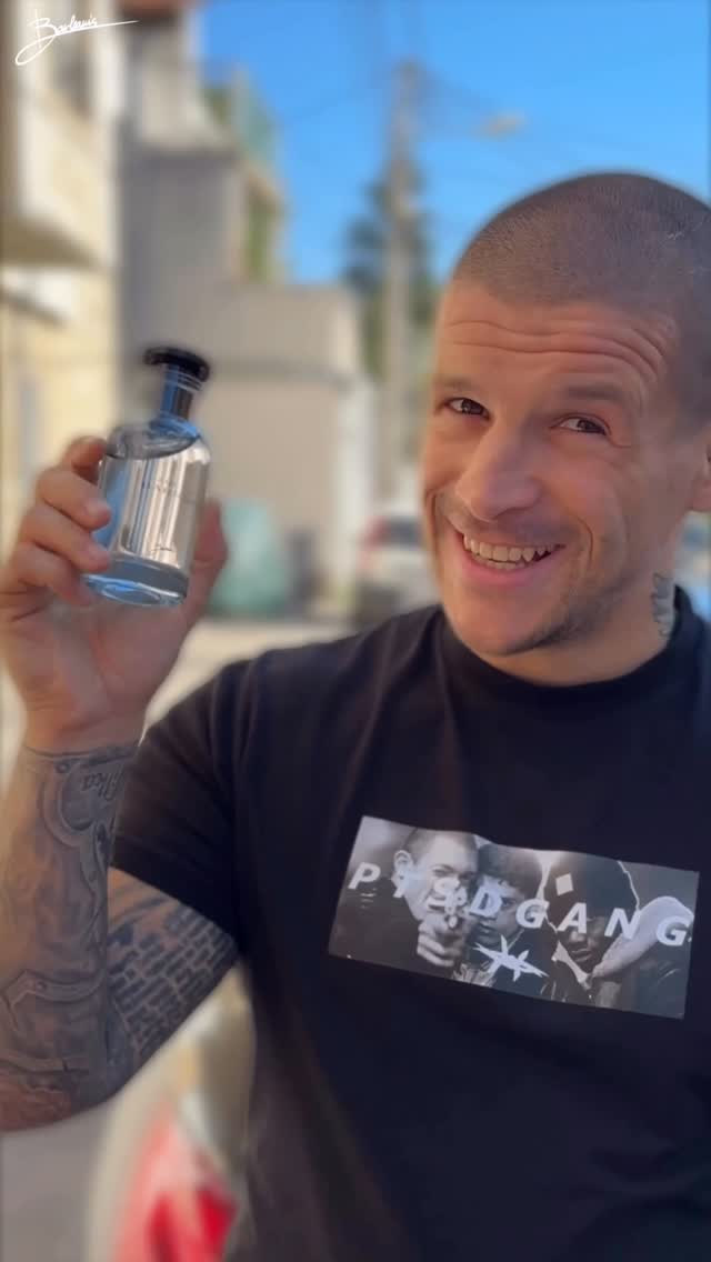 @vaso_psycho KAŽE DA NAM JEOVO NAJBOLJI PARFEM DO SADA! 👏🤩Ceo Balkan priča i hvali naš novi Parfem i SADA JE KUMARA TO POTVRDIO! 🤌🤌Imate sreće pa je 3️⃣0️⃣% POPUSTA produženo na još 5 DANA! Jer je Vaso tako rekao! 🫨...#smesno #vicevi #citati #balkan #mma by @barbams.europe
