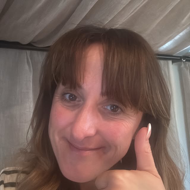 My fridge is broken. I’m very tired and I have a lot of work to do today. I haven’t washed my hair since Thursday and I want to do some exercise but can’t find the time. My kids did get to school on time and I managed to get them a ham and cheese toastie on the school run. Happy Monday- whatever your day looks like is fine. ❤️