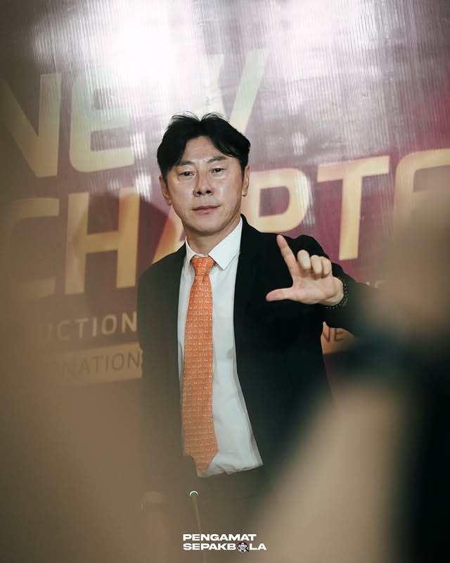 THE NEW CHAPTER
Momen perkenalan Shin Tae Yong sebagai pelatih kepala baru Persija Jakarta

STY mengungkapkan target yang ingin diraihnya bersama Persija musim depan

"Target ingin dapat prestasi yang baik dan berusaha semaksimal mungkin. Saya ingin memberikan penampilan terbaik bersama Persija hingga mencapai posisi terbaik," kata STY

Mampukah STY membawa Persija juara musim depan?
#persija #sty #pelatih #coach
Foto: @bolanusantara