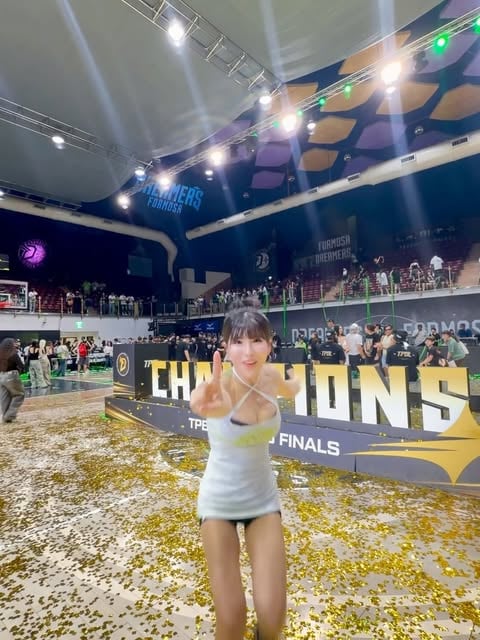 🏆 9年
有些夢想，不是一年、兩年就能完成

我們有過低潮
有過質疑
有過無數次差一點

「但我們始終相信夢想」

因為我們知道
這座冠軍背後
是無數人的堅持與等待

夢想家隊史第一冠
我們終於做到了💚

謝謝每一位球員、教練、工作人員、
啦啦隊夥伴，以及一路陪著我們的我夢球迷

這一冠
屬於每一個曾經相信夢想家的人！
CHAMPIONS 🏆