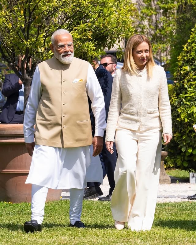 Congratulazioni a Narendra Modi che oggi diventa il Primo Ministro eletto più longevo nella storia dell’India.
 
È stato un piacere ritrovarci a Roma nelle scorse settimane e lanciare assieme un Partenariato Strategico Speciale che guarda al futuro per creare nuove opportunità per le nostre Nazioni e i nostri popoli.