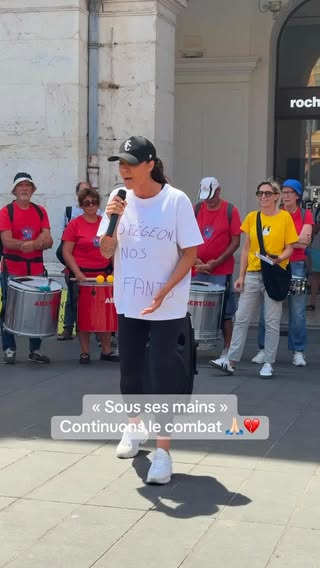 Bravo pour tous ceux qui sont descendus dans les rue hier🙏🏻
 Il faut continuer à se battre et peut être redescendre encore dans les rues ! Il faut qu’il y ai une suite passez le message 🙏🏻on lache pas tant que rien à changer 
Pour tous les enfants 💔🕊️🙏🏻 

La musique sous ses mains est dispo sur les plateformes et sur YouTube 🙏🏻
#enfant #famille #stopinceste #stop #maman