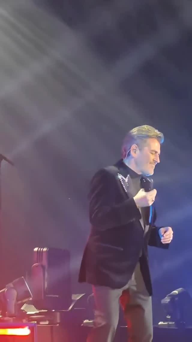LOVE MY AUDIENCE 🎤❤️

#thomasanders #liveonstage