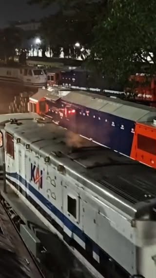mamah aku mau ikut 😭

#fyp #keretaapi #keretaapiindonesia #cc204 #divre4