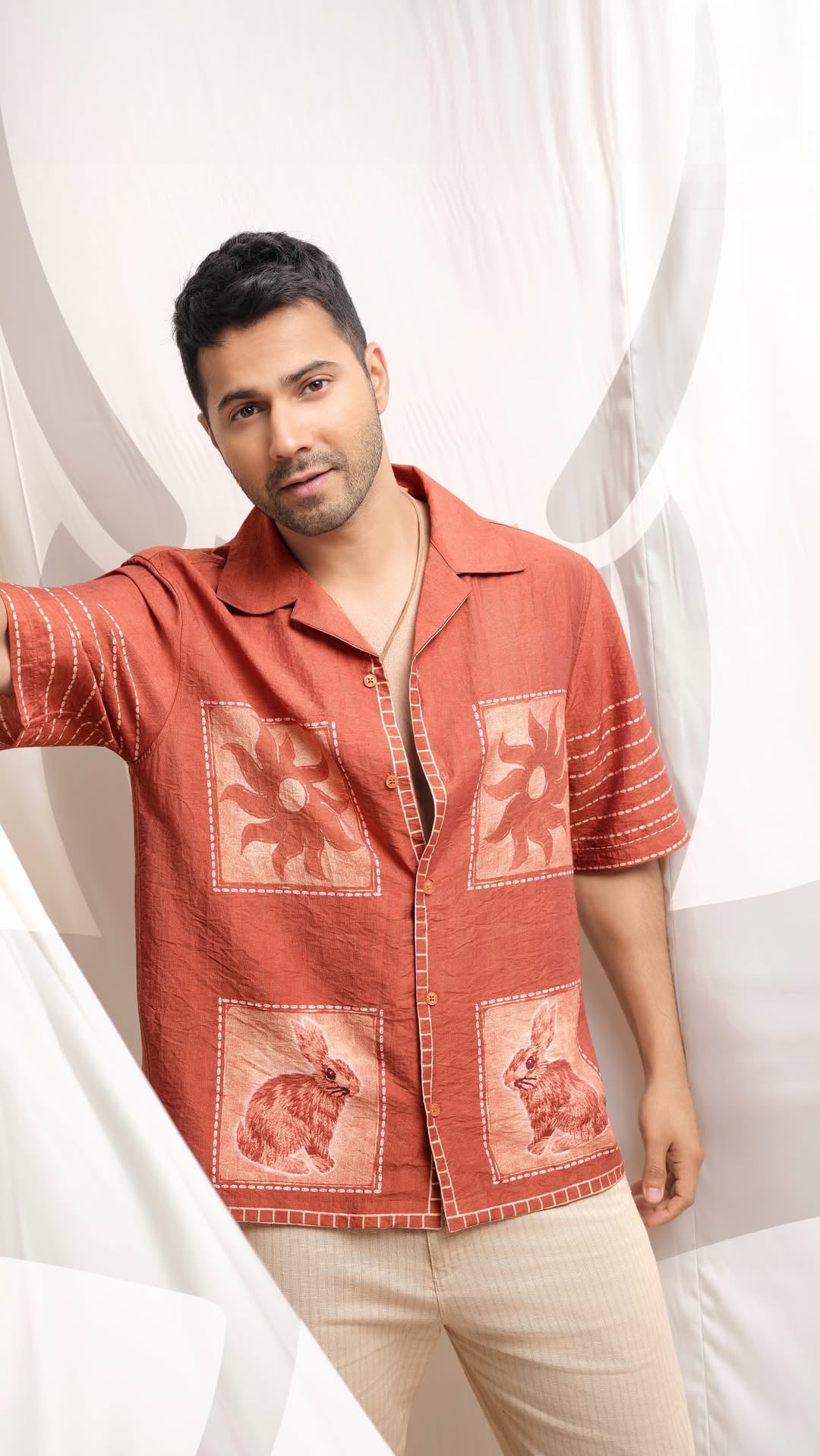 Crimsoune Club and @varundvn bring summer style alive. ☀

Easy layers. Breezy fits. Lightweight fabrics. Spring Summer ’26 is all about effortless style that moves from city streets to holiday moods. Relaxed, versatile and cool without trying too hard.

 

#CrimsouneClub #SpringSummer26 #VarunDhawan #Menswear