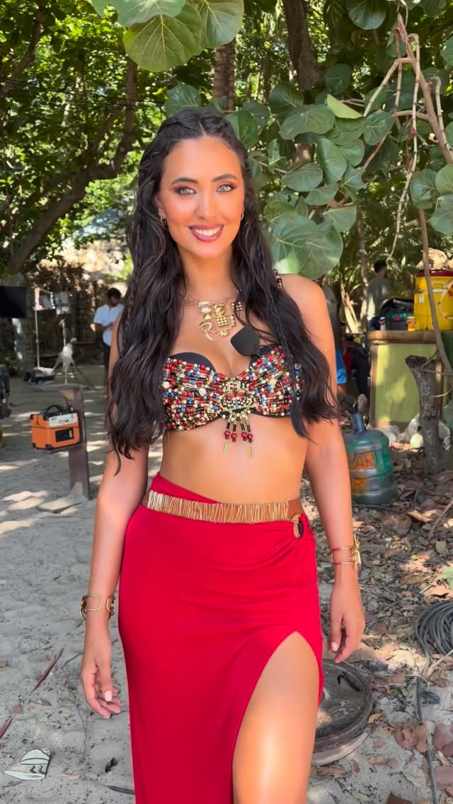 Anoche fue el último #ConexionHonduras y mañana nos despedimos de los Cayos Cochinos con el último directo 🥹🥹🥹🥹🥹 qué nerviosssssss🤩 os dejo el lookazo de ayer 💕💕💕