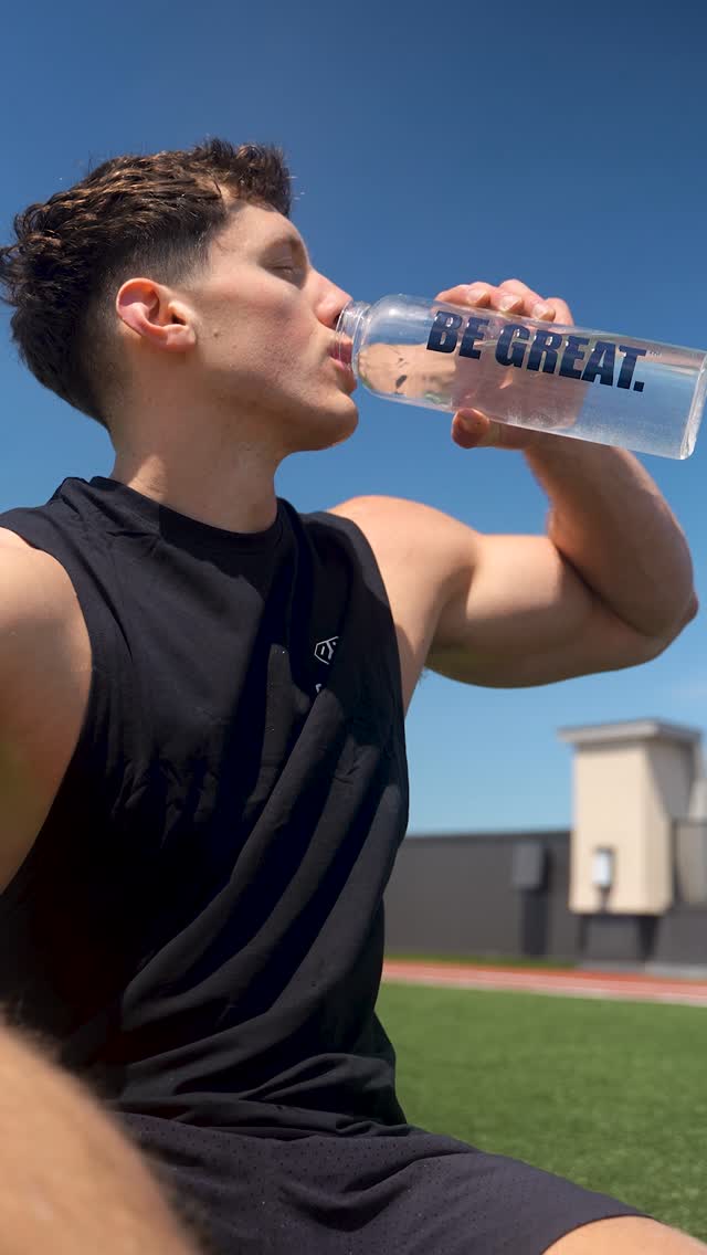 ULTRA Creatine Plus delivers 5g of creatine, added electrolytes, and zero dyes, so you can train hard, hydrate, and recover stronger. by @brianwallack