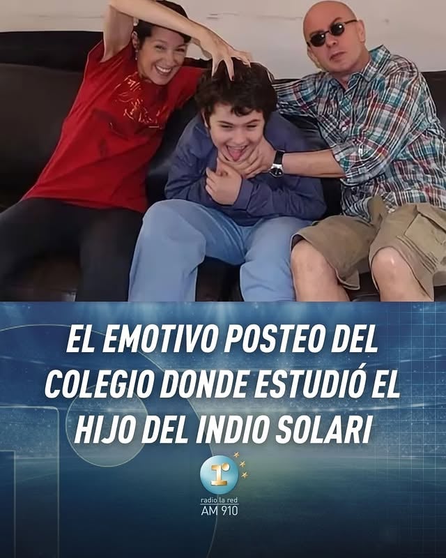 🥺📚EL EMOTIVO POSTEO DEL COLEGIO DÓNDE ESTUDIÓ BRUNO SOLARI

En medio de la conmoción que generó la muerte de Indio Solari, uno de los homenajes más emotivos llegó desde el Colegio Milton de Ituzaingó, institución donde estudió su hijo Bruno. A través de una publicación acompañada por fotos inéditas, la comunidad educativa recordó el vínculo que mantuvo con la familia durante años.

“Con profundo respeto acompañamos a Virginia, a Bruno y a toda la familia Solari en este momento de dolor”, expresaron desde el establecimiento. Además, destacaron que compartieron “nueve años del recorrido escolar de Bruno”, desde sus primeros pasos en el jardín hasta la finalización de la escuela primaria.

El mensaje también puso en valor la faceta familiar del músico y el lazo construido con la institución. “Construyendo un vínculo que permanece en el recuerdo de quienes formamos parte del Colegio Milton”, señalaron. Finalmente, cerraron con unas sentidas palabras: “Acompañamos a su familia con cariño y gratitud por los años compartidos, haciendo llegar nuestras más sinceras condolencias y nuestro afecto. Que descanse en paz”.

#IndioSolari #Rock #Argentina #RockArgentino 

🎧 AM 910
📱 APP: La Red
🖥️ lared.am
▶️ YouTube: Radio La Red