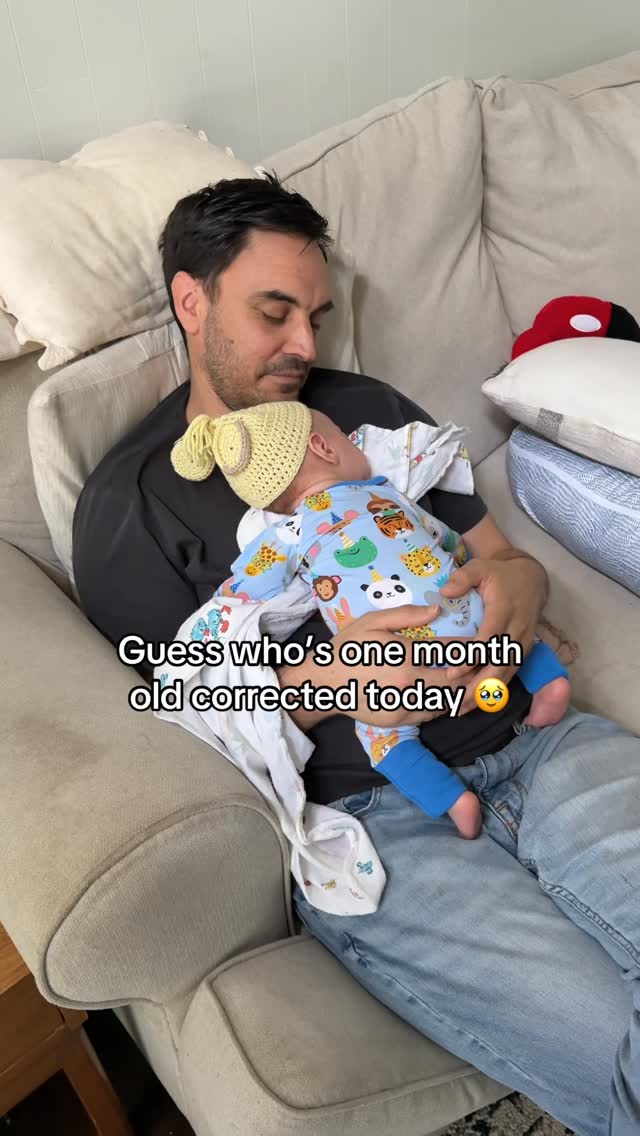 Happy one month corrected little lion! 🦁🥳
(Just over 4 months actual! His little Simba hat was made by his primary NICU nurse ♥️)