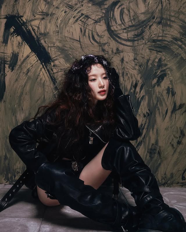 i-dle (아이들) 'Crow' Concept Image

Digital Single [Crow]
Pre-Save https://i-dle.lnk.to/Crow
🐦‍⬛ 2026.06.15. 6PM (KST)

9th Mini Album [We made]
❤️‍🔥 2026.07.06. 6PM (KST)

#아이들 #idle
#슈화 #SHUHUA
#Crow