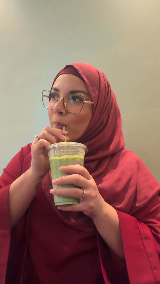 I may be talking gibberish but i was jet lagged and needed this at 7pm. @3rd.space.cyd you are my number 1 favourite matcha spot! Why you gotta be in Canada 🇨🇦 😭 by @thelatinaninjaofficial