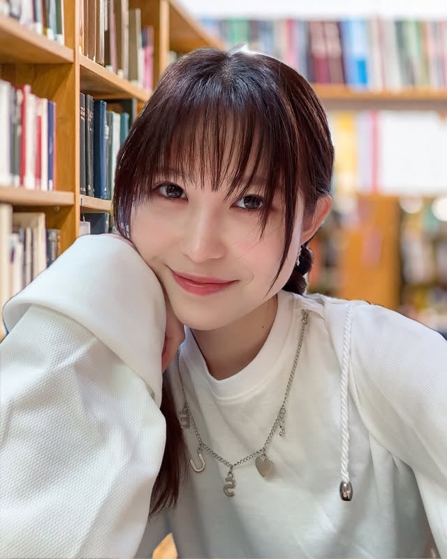 📚中間テスト期間✏️

図書館にこもる日々が続いています…📖

コメントやメッセージのお返事が遅くなってしまい、本当にごめんなさい🥲

ひとつひとつ大切に読ませていただき、元気をもらっています✨

今日からはすぐお返事していきます☺️🩷