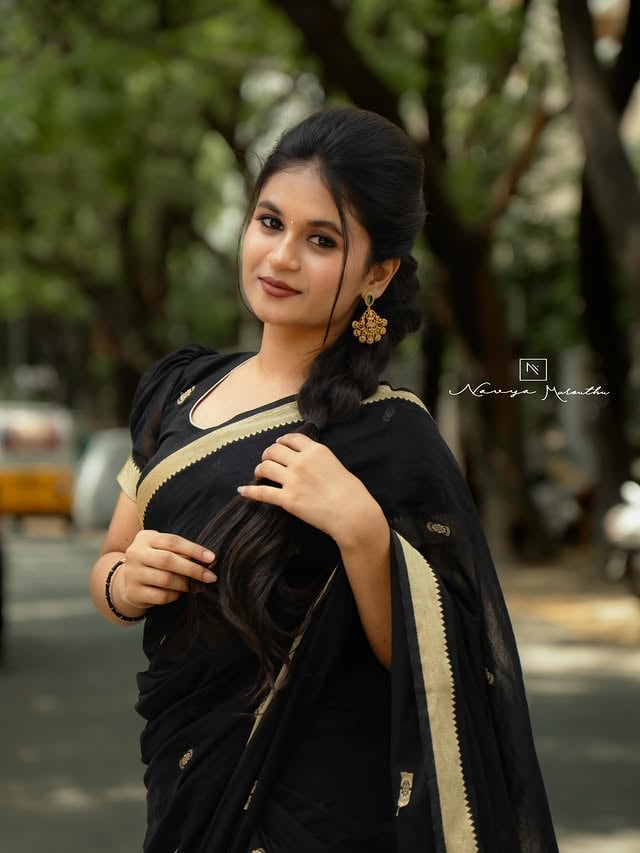 🍂🌼🤍

PC: @nareshsettii 
Outfit: @navya.marouthu 
Mua: @chitti_papa_