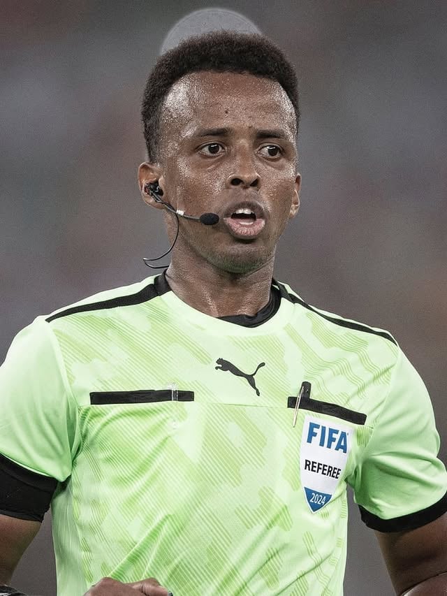 🚨 Somali referee Omar Artan has been 𝐝𝐞𝐧𝐢𝐞𝐝 𝐞𝐧𝐭𝐫𝐲 to the United States: he was set to be the first from his country to officiate at the World Cup! 🇺🇸🚫
⁣
There would be 𝐧𝐨 𝐫𝐞𝐚𝐬𝐨𝐧 for Artan’s repatriation issued by US immigration authorities… but Somalia is one of the countries on a 𝐭𝐫𝐚𝐯𝐞𝐥 𝐛𝐚𝐧 𝐥𝐢𝐬𝐭 under President Donald Trump’s administration, reports New York Times 🇸🇴⚠️

“I am just a referee trying to live my biggest dream: going to the World Cup, I am really, really disappointed. I had the correct documents and the correct visa. I think they have a problem with my country” he said in a interview 💔

He was reportedly questioned for 𝟏𝟏 𝐡𝐨𝐮𝐫𝐬 before being denied entry, then detained for several further hours before being put on a flight back tu Instanbul ❌‼️
