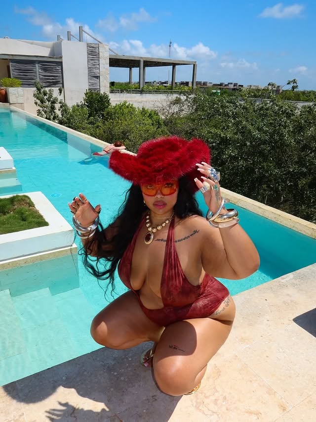 Naomi's giving poolside BADDIEEE in @FashionNova 😍 #FashionNovaPartner