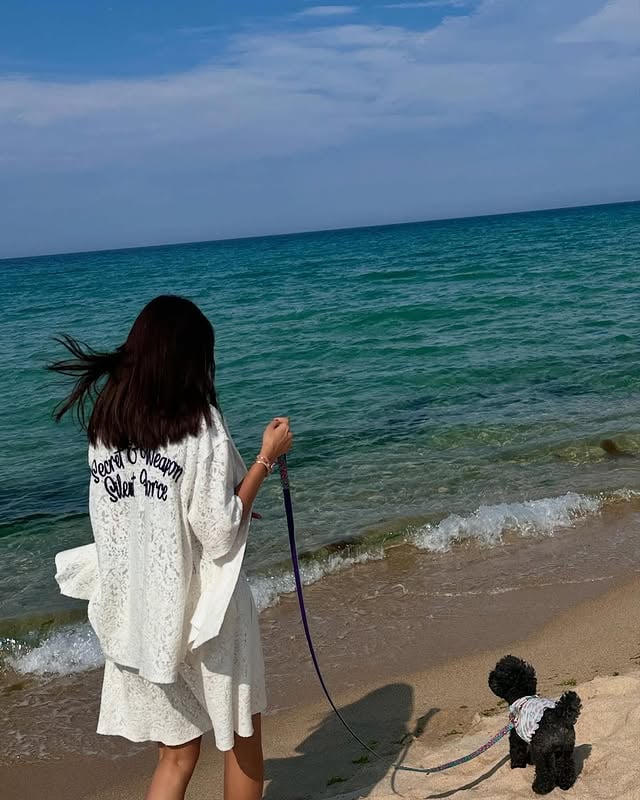 VACATION PROMOTION ☀️휴가 기간 동안 슬쩍 안내드렸던 프로모션이었는데요! 생각보다 많은 고객님들께서 ”놓쳤어요“, ”지금 구매 가능한가요?“ 문의를 정말 많이 주셨습니다. 아쉬워하시는 분들을 위해서 더 다양한 상품을 추가하여 VACATION PROMOTION을 조금 더 이어가게 되었습니다✨ 이번 여름 시즌 스타일링에 꼭 필요한 NUMBERPROJECT 아이템들을 30% 혜택으로 만나보실 수 있어요!!지금 바로 입기 좋은 여름 아이템들로 준비했습니다🤍무엇보다 대부분 바로 배송 가능한 상품들로 구성되어 있어 주문 후 오래 기다리지 않고 빠르게 받아보실 수 있어요!컬러와 사이즈는 계속 빠르게 소진되고 있으니 고민하셨던 분들이라면 이번 기회 꼭 놓치지 마세요!!✨📍 넘버프로젝트 홈페이지📍 VACATION 카테고리 by @head_to_toe__