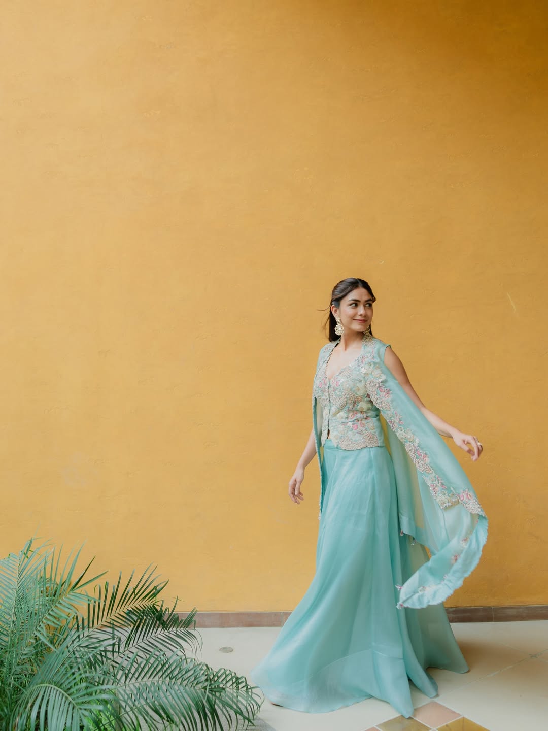 🦋🦋🦋

Styled by : @anjaliandsnehal 
Outfit : @nehhanhataofficial
Shoes : @aprajitatoorofficial 
Hair : @deepalid10
Make up : @missblender
Photographed by : @ahadhafeez
