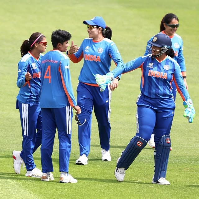 Innings Break!

A target of 172 runs for #TeamIndia to clinch victory in the warm-up game against England 🎯

#T20WorldCup | #WomenInBlue