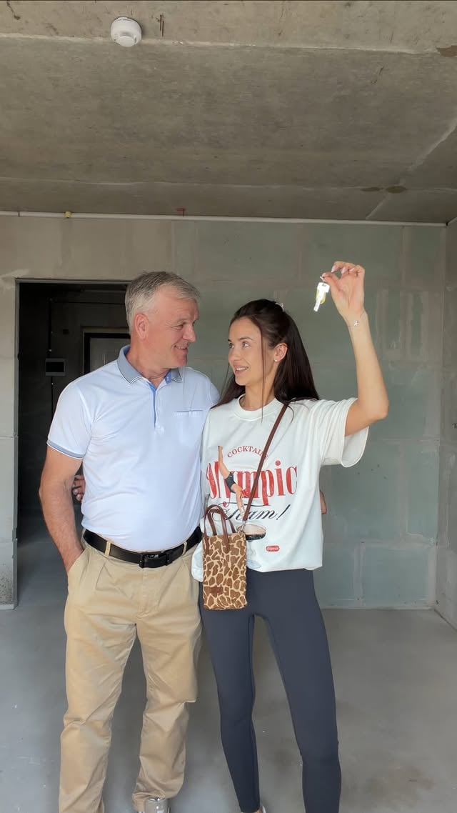 Я купила квартиру! Для папы 🫶🏽
Раньше он покупал мне всё. Теперь моя очередь) 

Сама не верю, что смогла 😍
