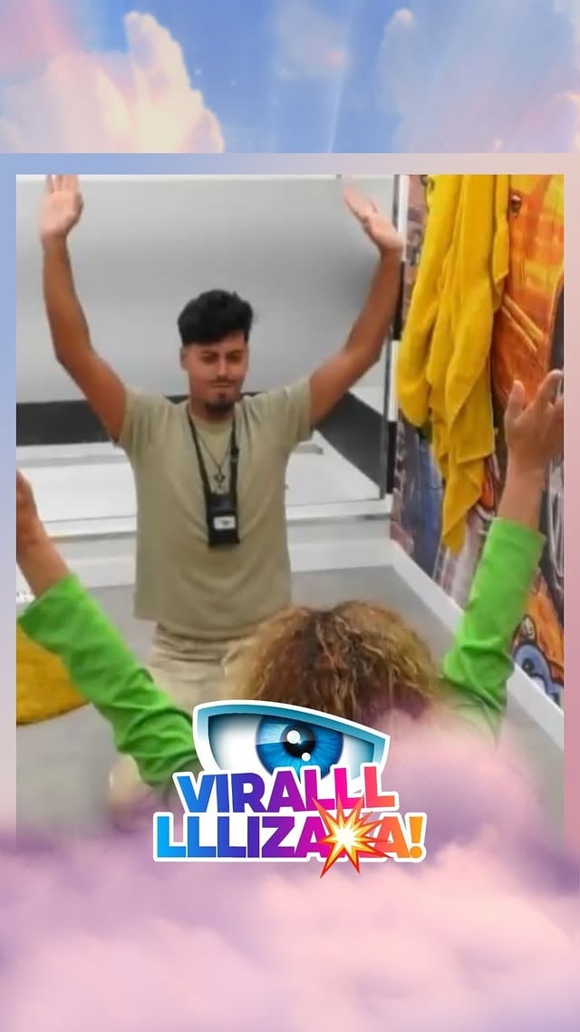 Identifique aquele amigo que não perde uma oportunidade de dar um passinho de dança nos Santos Populares 💃🕺Veja o momento completo no site do Secret Story ou na App TVI Reality #sstvi by @tvioficial