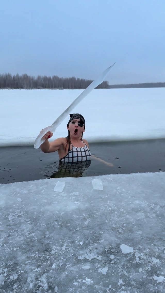 🏴‍☠️🏴‍☠️🏴‍☠️ #icequeen #galkina_anechka #funny #frozen #pirates by @_galkina_anechka_